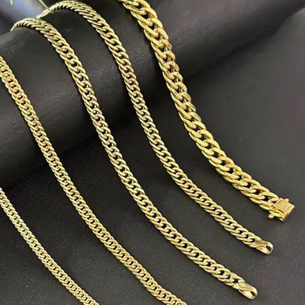 Correntes de ouro grumet de várias espessuras