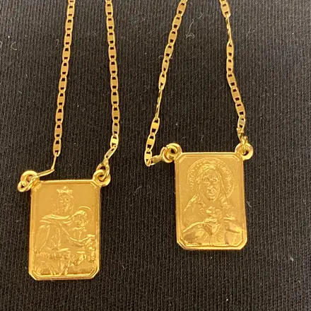 Escapulários de ouro