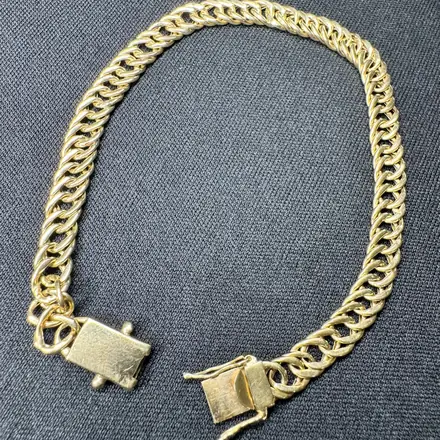 Pulseira de ouro de malha dupla com fecho caixa
