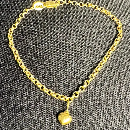 Pulseira de ouro com pingente de coração